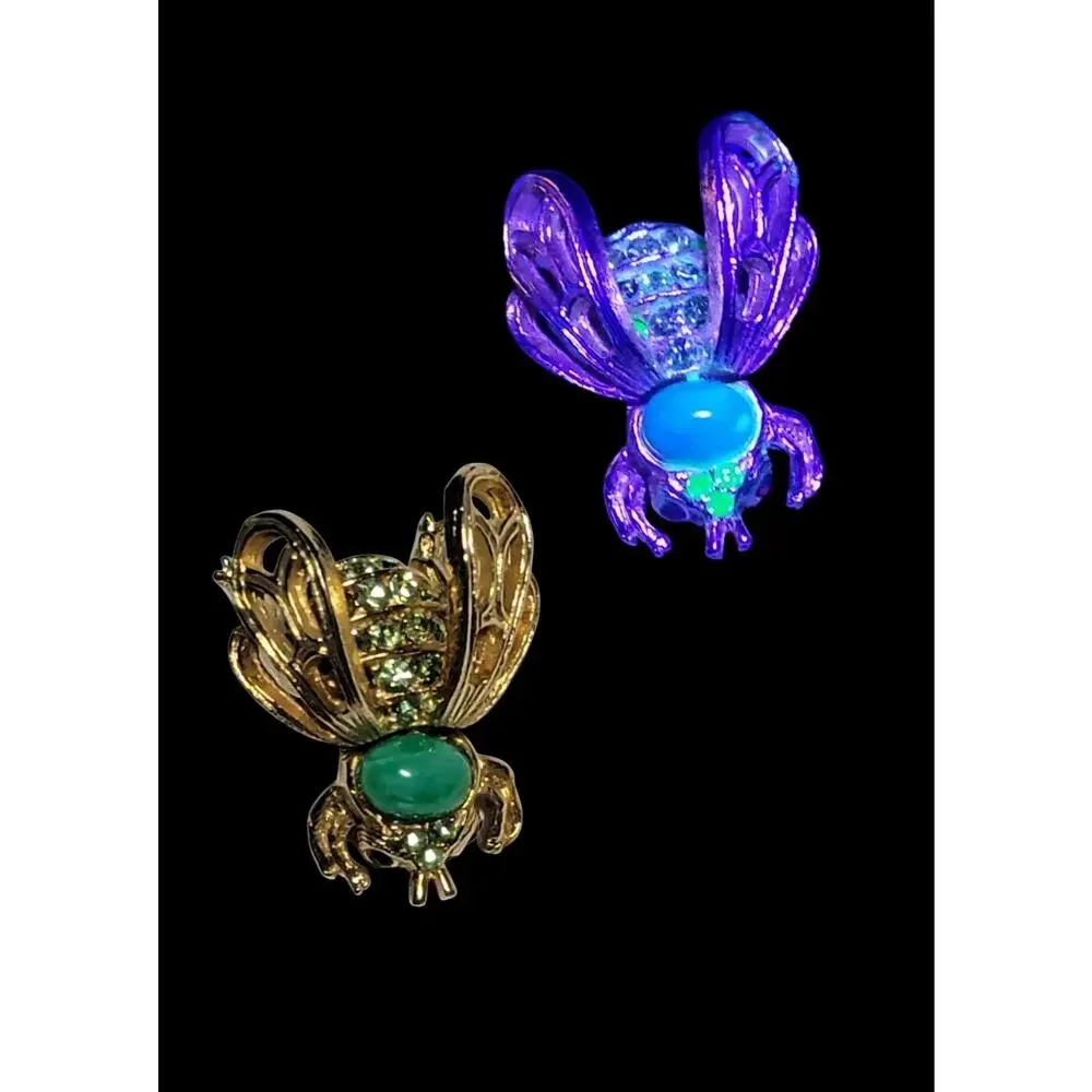 Uranium Glass Bee Figurine Under UV Unmarked Vintage